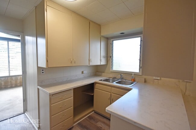 Building Photo - Kaneohe Charm -- 3 bed 1.5 bath SFH -- $3500/mo