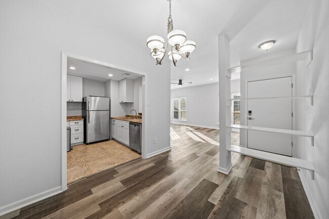 Building Photo - 9009 Richmond Ave.