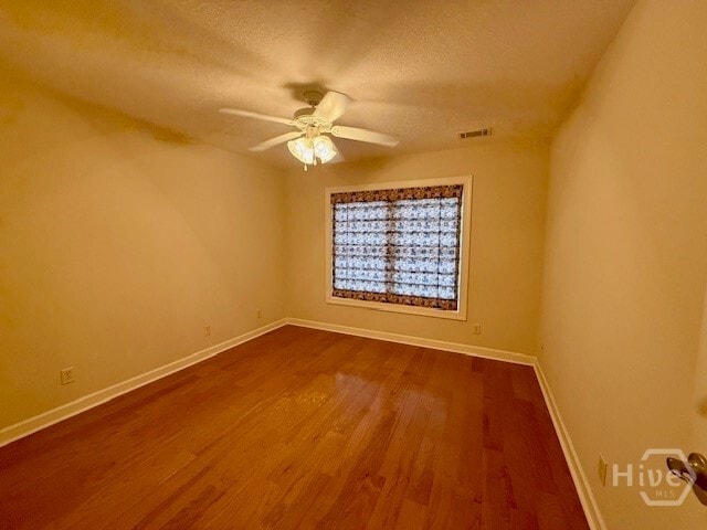 Building Photo - 204 Oak Branch Ct