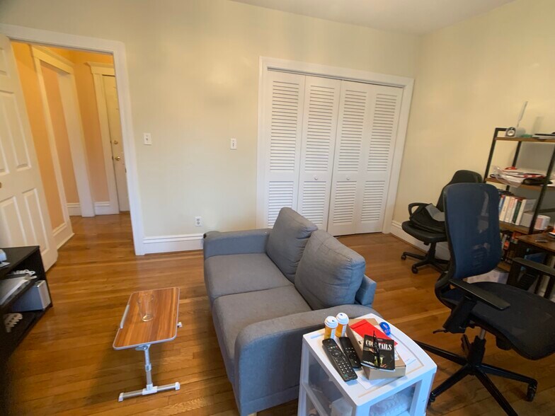 Building Photo - 8 Fairbanks St