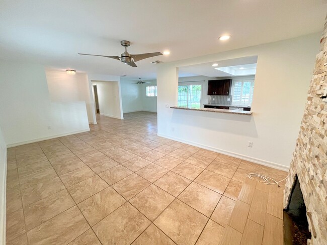 Building Photo - Long Term - 3 Bed 2 Bath House with Pool i...