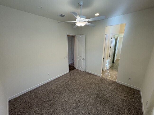 Building Photo - Dove Mountain 4 bedroom with Den 3,277 sq ...