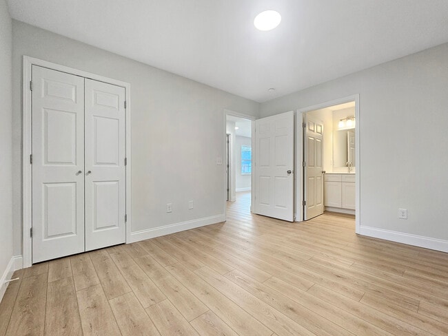 Building Photo - 7 Paris Creek Ct