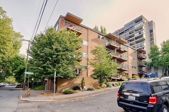 Building Photo - The Mercer at Summit