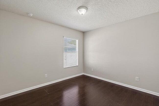 Building Photo - 7163 Bedfordshire Ln