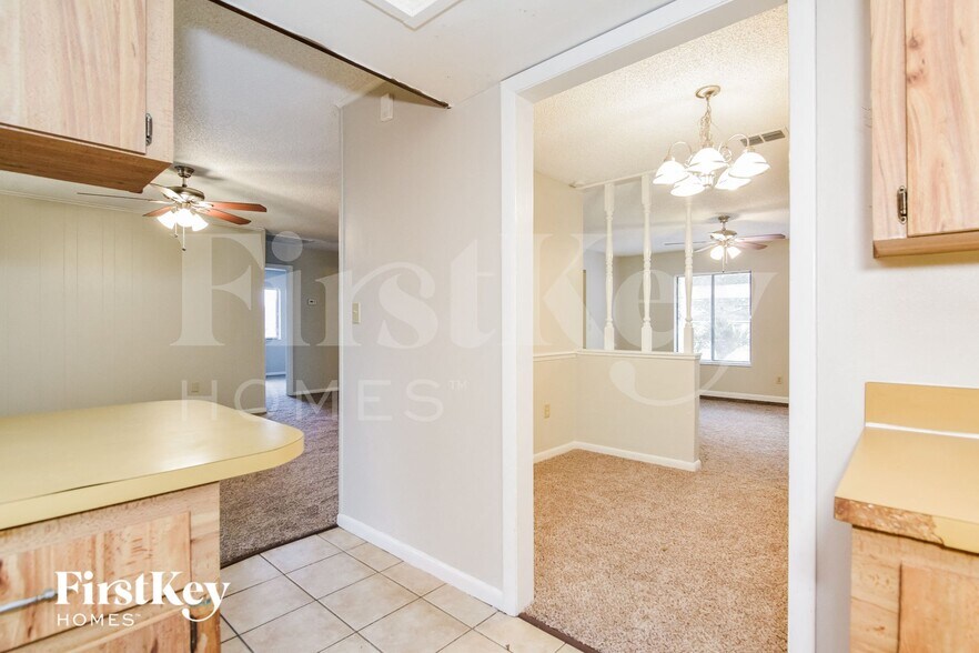 Building Photo - 5017 Kingswood Dr