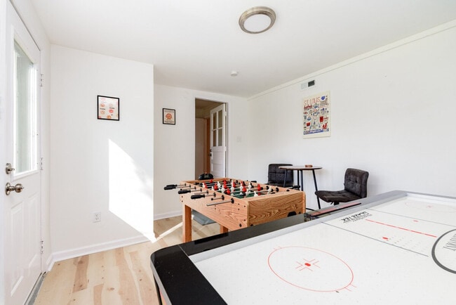 Building Photo - 4421 Picajune Ave