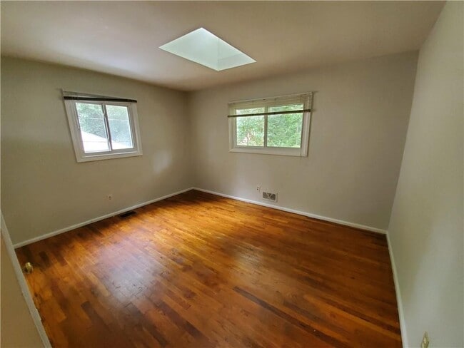 Building Photo - 1153 Ogilvie Dr NE
