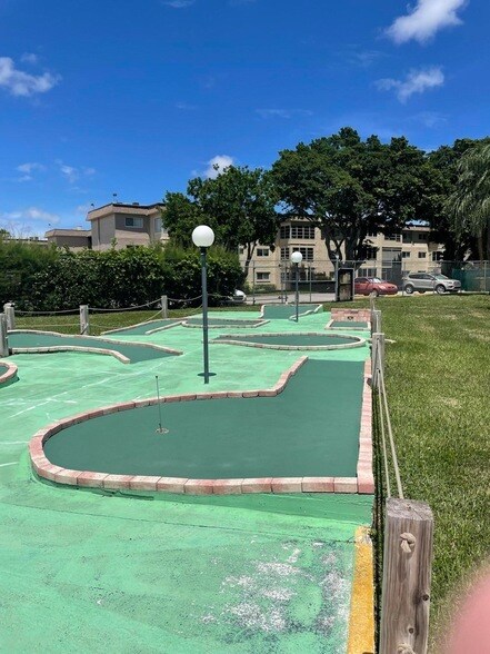 Building Photo - 701 Lori Dr