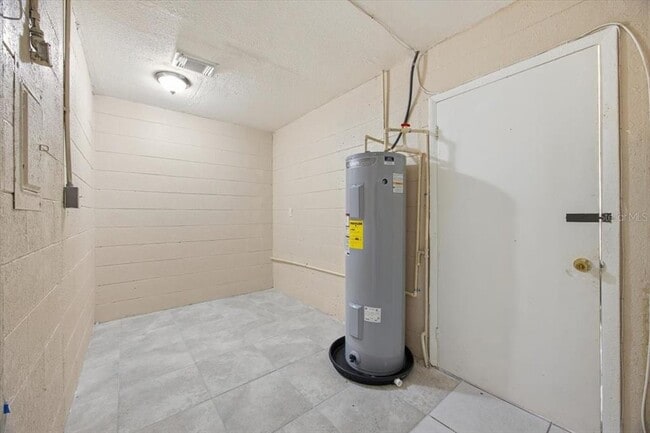 Building Photo - 113 N Lancelot Ave