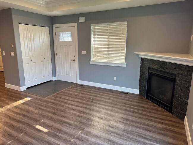 Building Photo - 741 Selina Ln