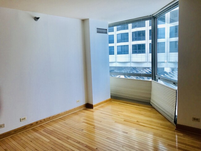Building Photo - 195 N Harbor Dr