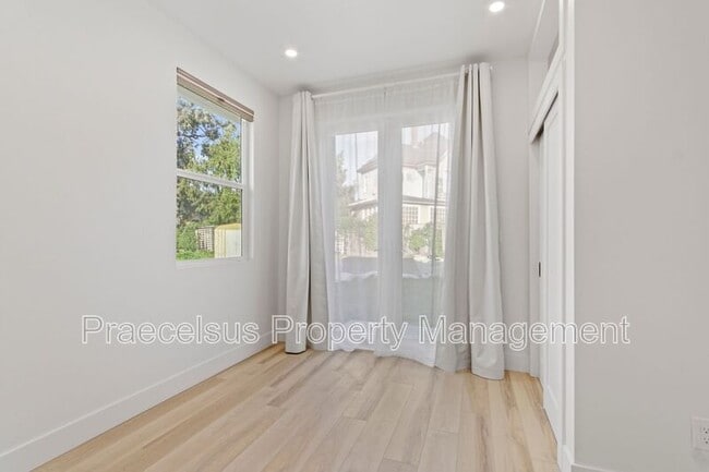 Building Photo - 641 Del Mar Ave