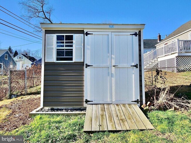 Building Photo - 40 Neeld Ln