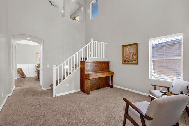 Building Photo - Stylish Home with Loft, Den, Great Room & ...
