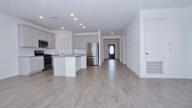 Building Photo - 5735 Aurora Grns Ln