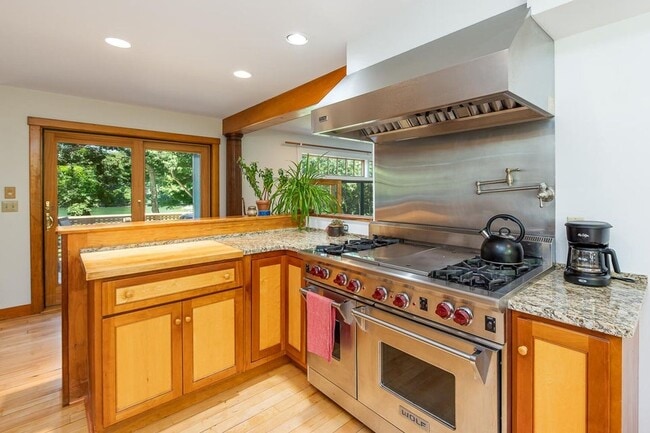 Building Photo - Gorgeous Harpswell Waterfront Property for...