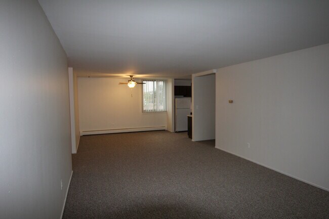 Dining L - 1807 Westgate Ave