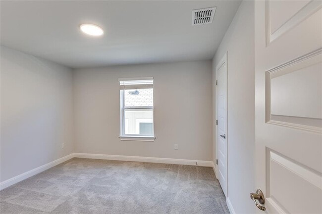 Building Photo - 1005 Legend Milton Ln