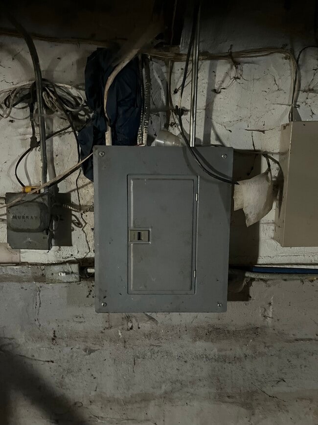 Building Photo - 335 N Fairmont Ave