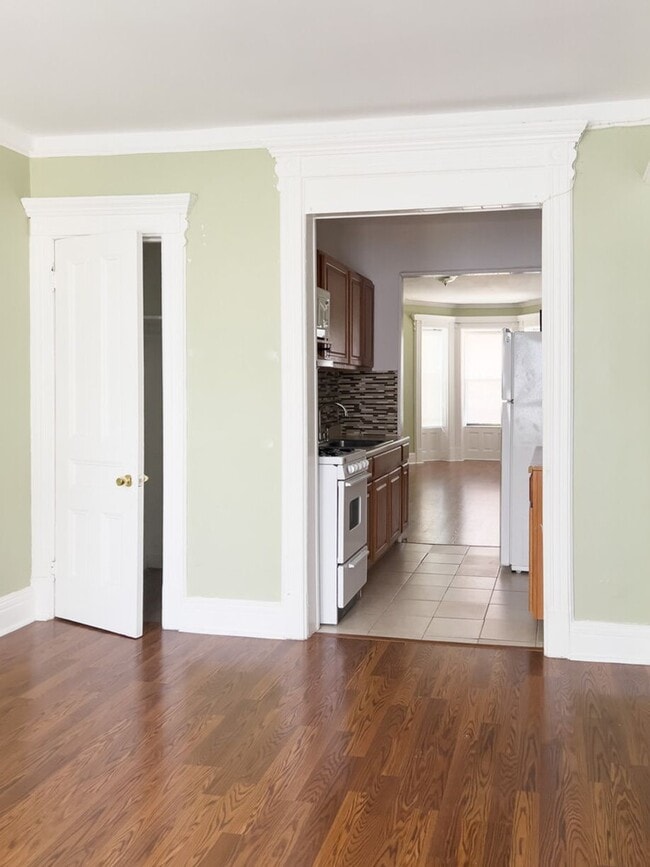 Building Photo - 578 Macon St