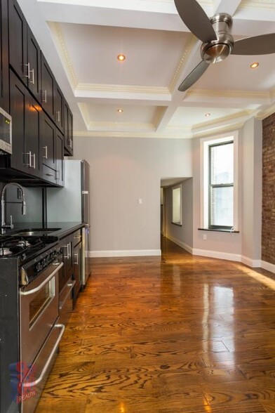 Primary Photo - 9 W 103rd St
