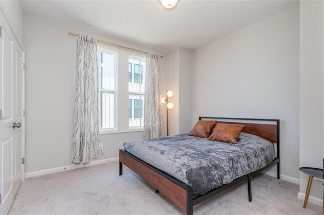 Building Photo - 912 Brees Ct