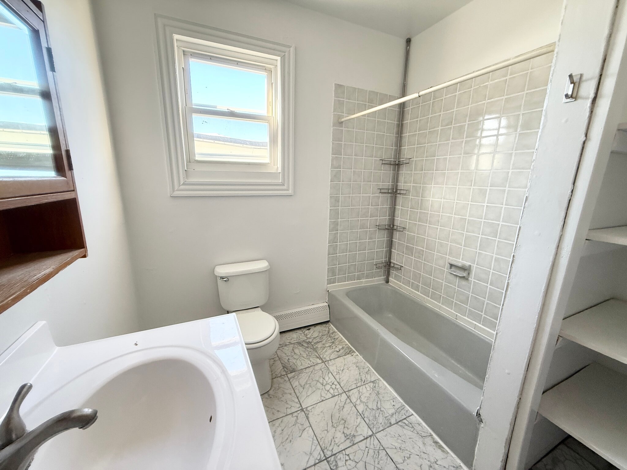 Building Photo - 144 Hillside St