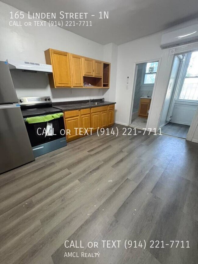 Building Photo - 165 Linden St