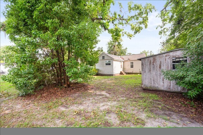 Building Photo - 2208 E 56th St