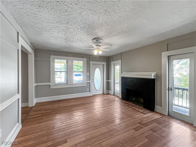 Building Photo - 2342 Stella St