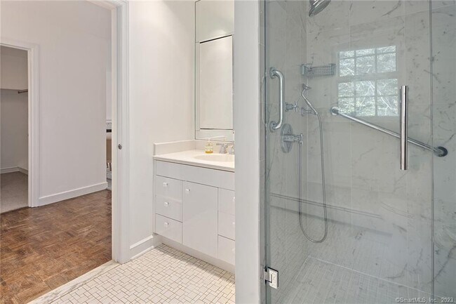 Building Photo - 33 Riverfield Dr