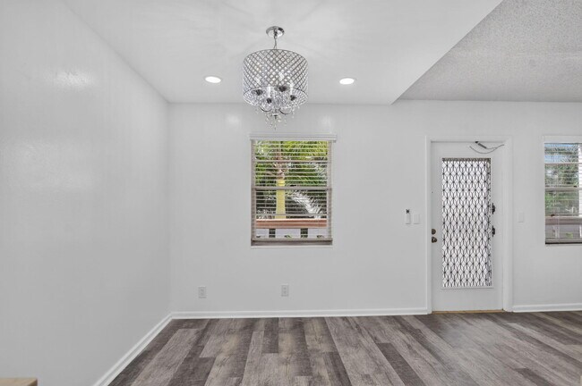 Building Photo - 3045 Cornwall C