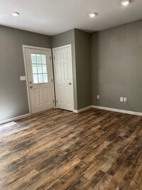 Building Photo - $250 OFF 1ST MONTH RENT! Charming 2-Bedroom Home in the Heart of Fairport Available Now