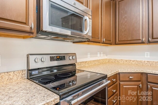 Building Photo - 2327 Crosscut Dr