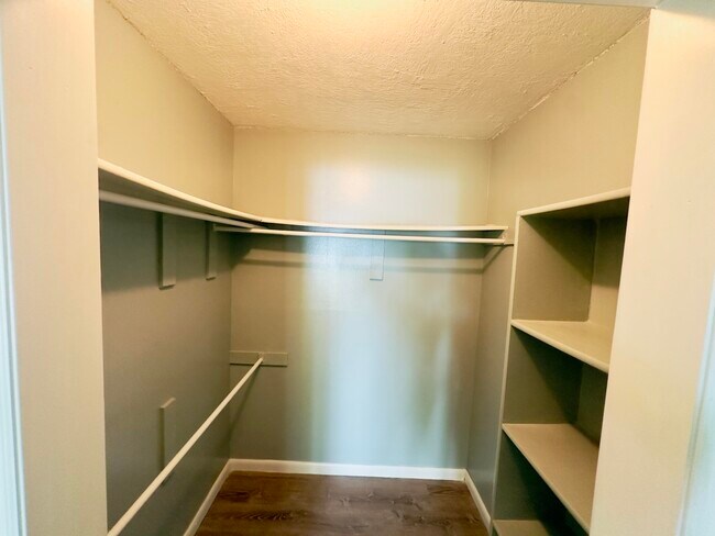 Building Photo - 225 S Tropical Trail