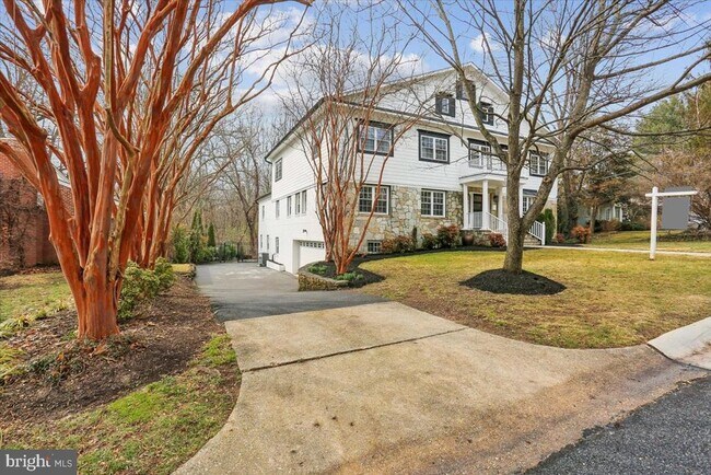 Building Photo - 4902 De Russey Pkwy