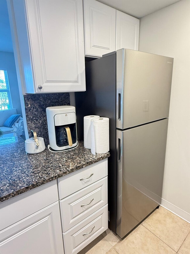 Building Photo - 4658 Bougainvilla Dr