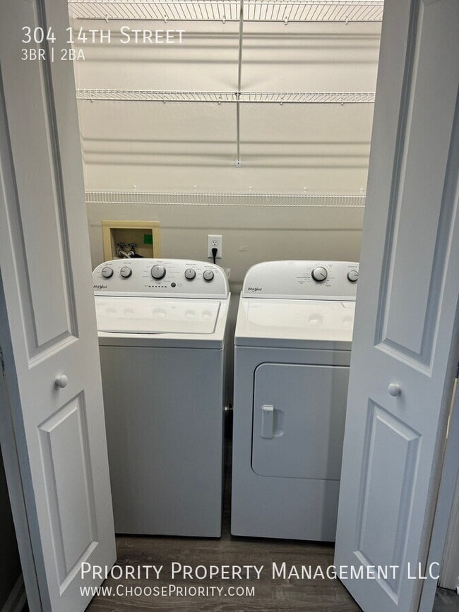 Building Photo - 304 14th St