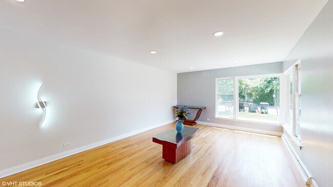 Building Photo - 4030 W North Shore Ave