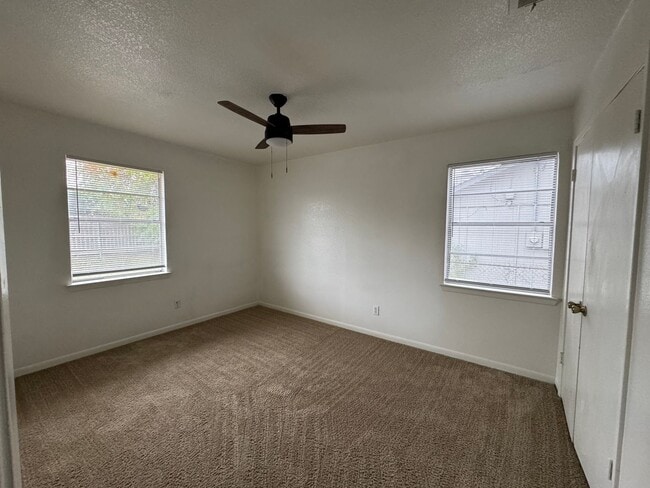 Building Photo - 2208 Chafin Dr