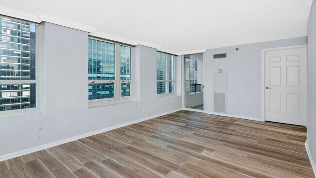 Building Photo - 345 N La Salle Dr