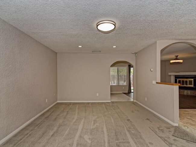 Building Photo - Remodeled Home On Quiet Cul-de-sac