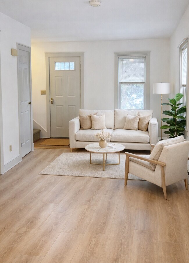 Building Photo - 112-116 EAP