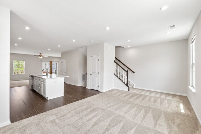 Building Photo - **End Unit 4/3.5 Townhome in Great Durham Location**
