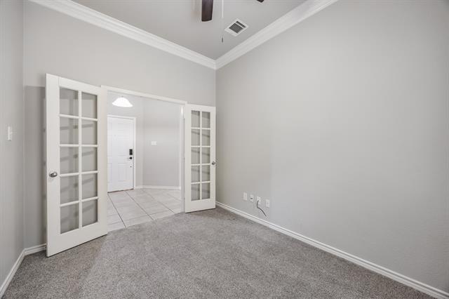 Building Photo - 8100 Twin Oaks Dr