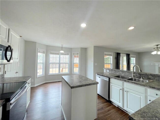 Building Photo - 120 Advance Dr