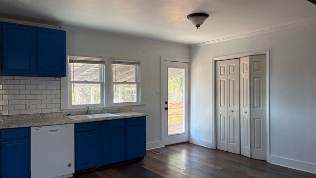 Building Photo - 504 A St