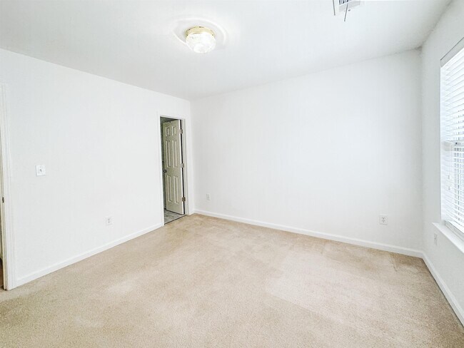 Building Photo - 3247 Hidden Cove Cir NW