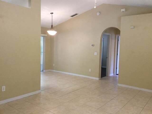 Building Photo - 832 Forestwood Dr